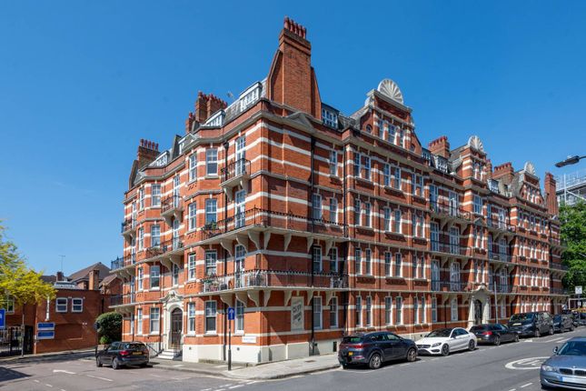Flat for sale in Glyn Mansions, Olympia, London