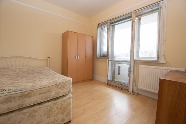 Flat 12a, Hilldown Court, London photo 4