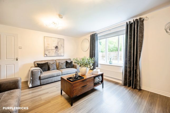 22, Rickard Avenue, Strathaven photo 4
