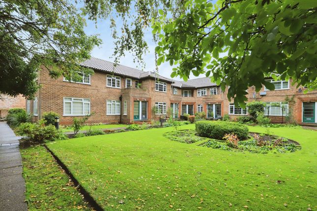 2-bed flat on Park Dale Court, Wolverhampton, £130,000
