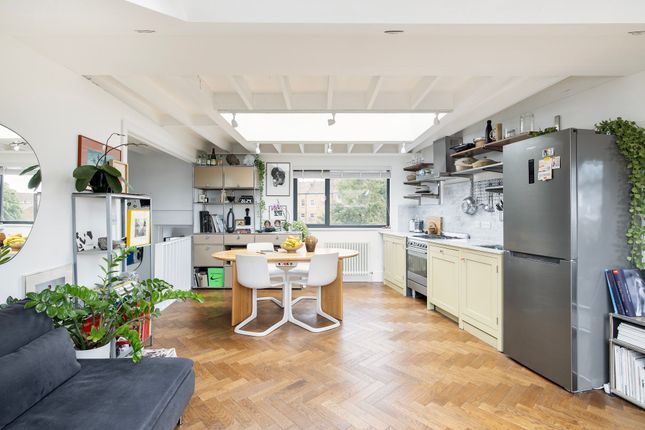 Flat for sale in Rendlesham Road, Clapton