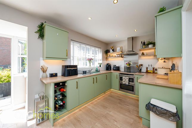 17, Swan Grove, Manchester photo 3