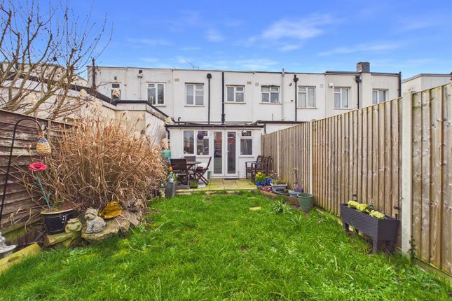 81, First Avenue, West Molesey photo 2