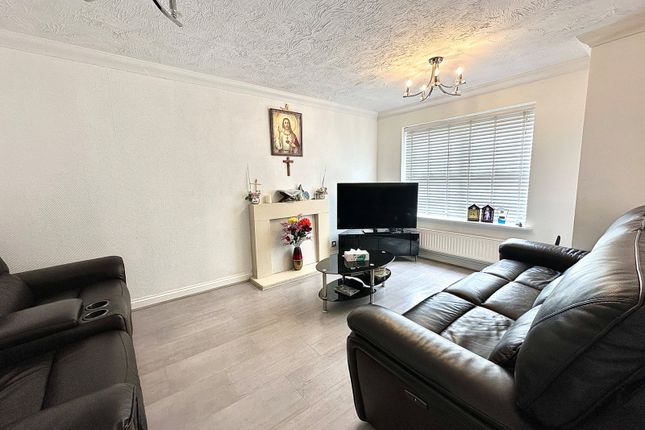4, Campanula Close, Northampton photo 2