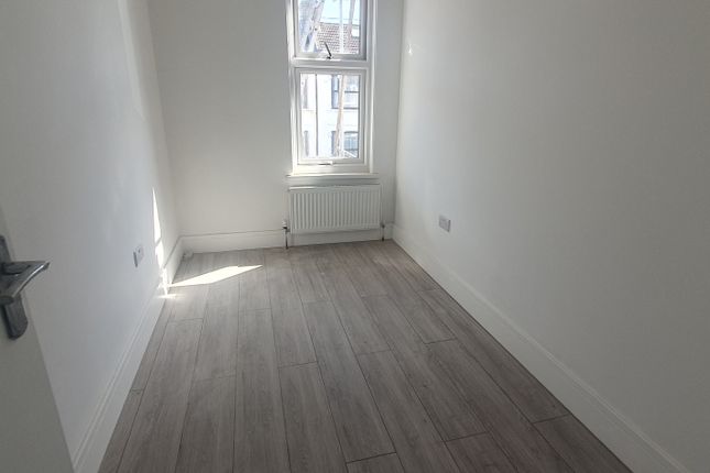 55b, St Georges Road, London photo 3