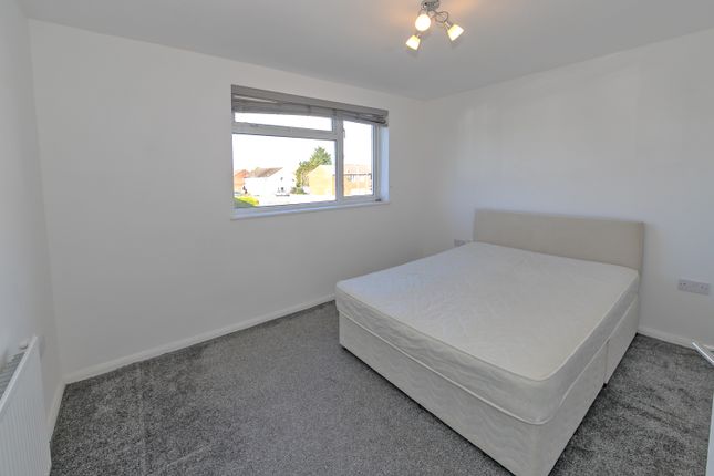 Terraced house to rent in Peregrine Road, Luton, Bedfordshire