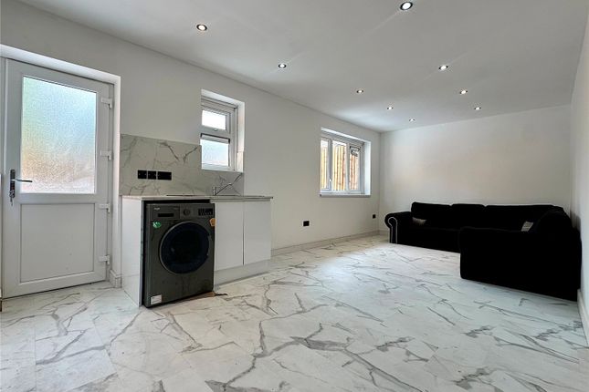 27, Wilmot Drive, West Midlands photo 3