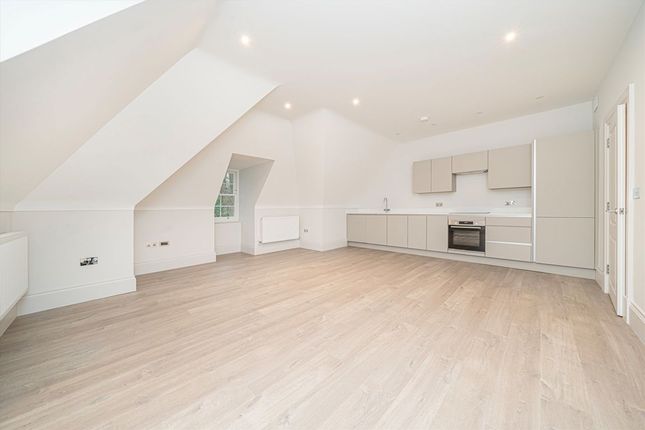 Flat 10, Heath Lodge, St. Georges Avenue, Weybridge photo 2