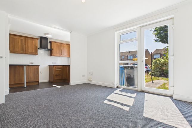 59 Grasby Road, Hull photo 3