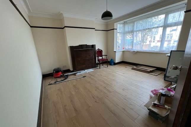 Specious 3/4 Bedroom House To Rent In Hounslow
