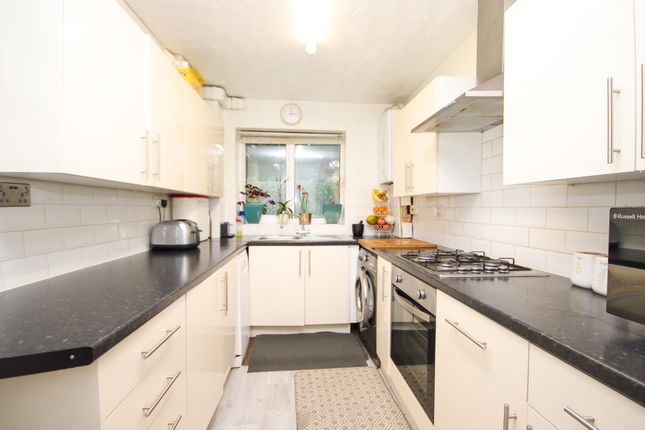 Flat for sale in Riseley Road, All Saints Avenue, Maidenhead