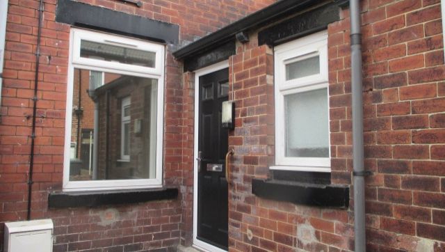 Flat to rent in Garton Terrace, Leeds