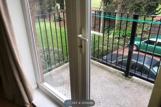 Flat, Tarragon Court Ilford, London photo 3