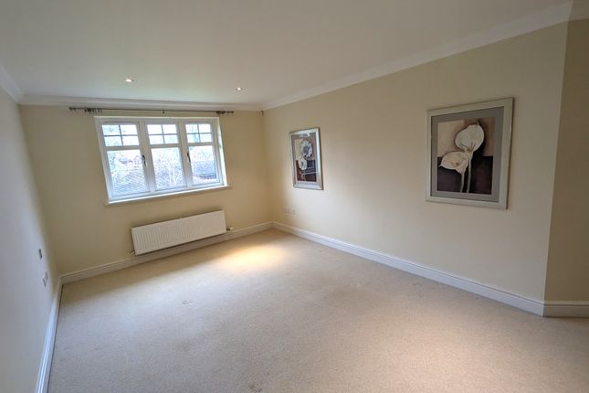 Flat for sale in Mark Way, Godalming