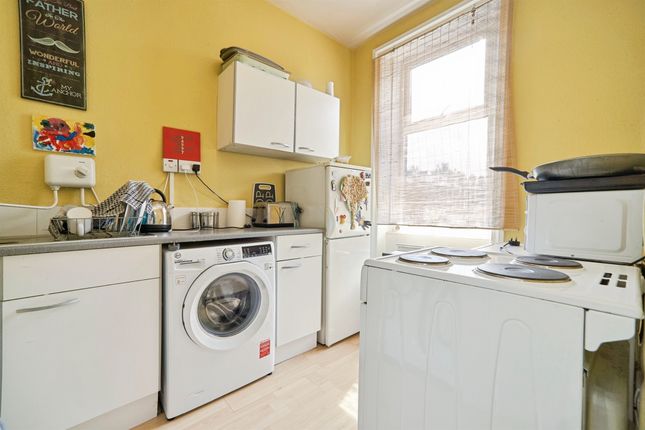 33, Carr Lane, Shipley photo 3