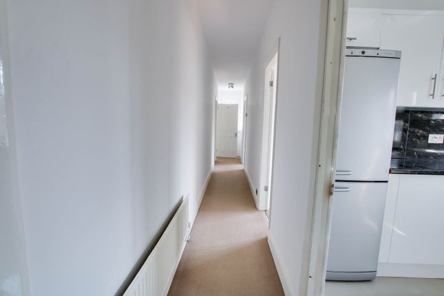 Flat to rent in Dainton Close, Bromley