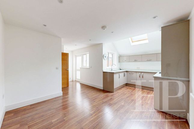 12d Springfield Road, Crawley photo 2