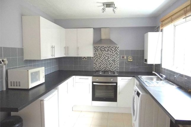Flat to rent in Makepeace Road, Northolt