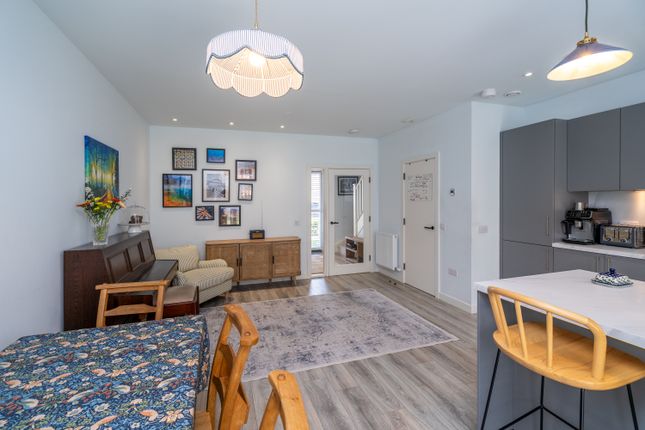 24, South Carron Crescent, Leith, Edinburgh photo 2
