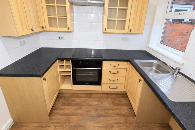 2 Ash Grove, Hull photo 5