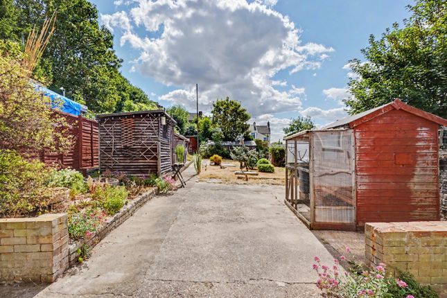 2 Whitehorse Hill, Chatham, Kent photo 3