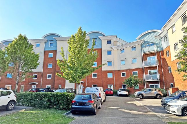 Thumbnail Flat for sale in Burrage Road, Redhill