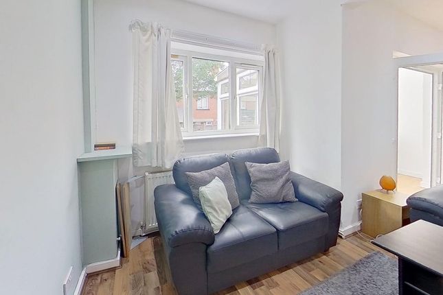 7 Derwentwater Grove, LEEDS photo 3