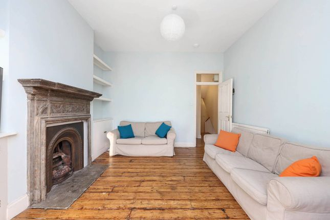 Flat for sale in Fonthill Road, Finsbury Park, London