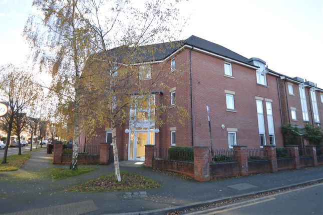 Flat to rent in 12 Yew Street, Hulme, Manchester