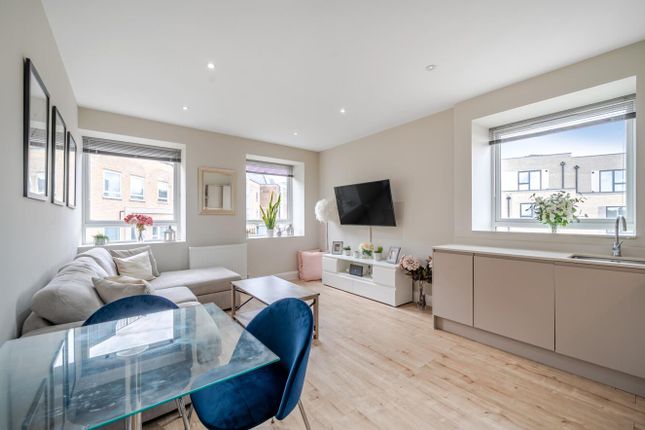 19 Buckingham House East, The Broadway, Stanmore photo 4