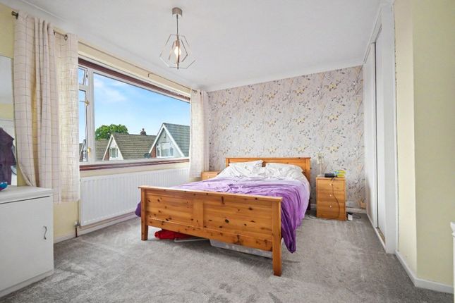 16, Ashley Close, Wakefield photo 5