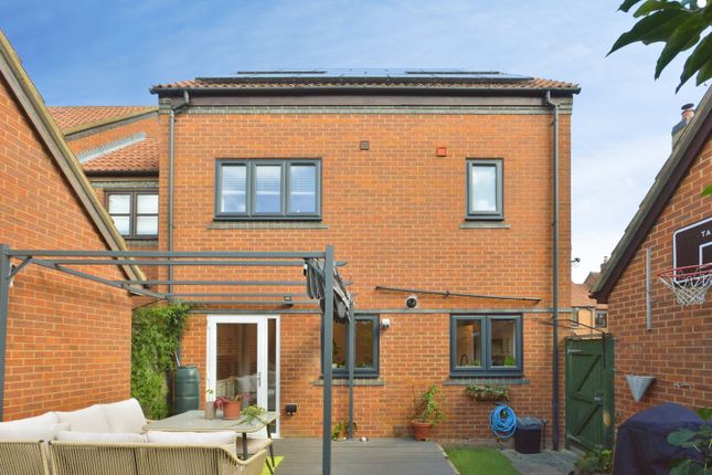 10, Gainsborough Close, Milton Keynes photo 4