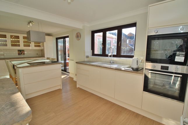 21, Fern Drive, Havant photo 3