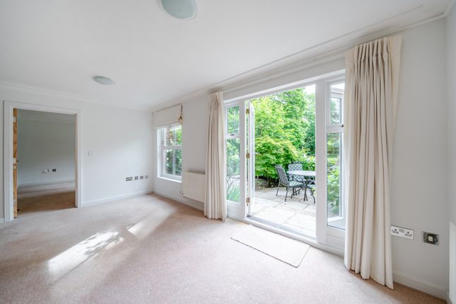 Flat 2 Woodlands House, 89, Old Woking Road, West Byfleet photo 4