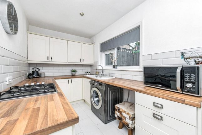 64, Hill Court Drive, West Yorkshire photo 3