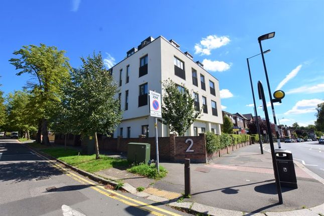 Flat for sale in Roxborough Avenue, Harrow-On-The-Hill, Harrow