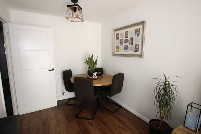 16, Craven Way, Navenby photo 4