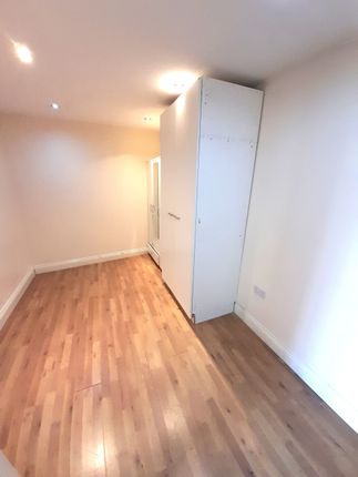 7 Selan Gardens, (Room), Hayes photo 2