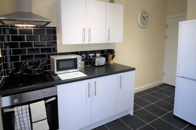 37, Roberts Road, Balby, Doncaster photo 2