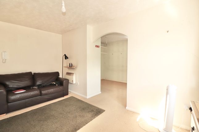 Flat 8, Purfleet-on-Thames photo 4