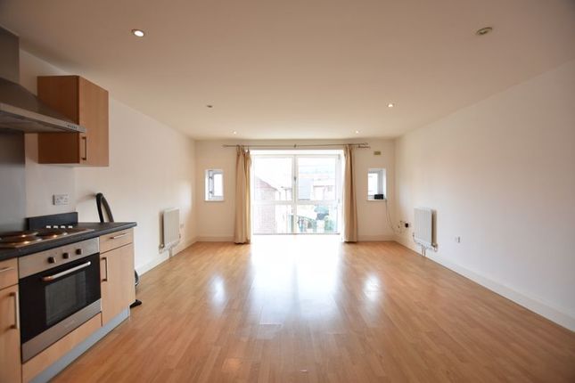 Thumbnail Flat to rent in Cowleaze Road, Kingston Upon Thames