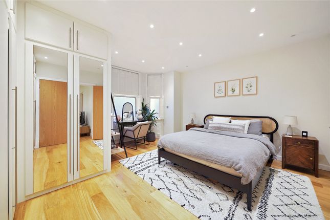 Garden Flat, 4, Sumatra Road, London photo 3