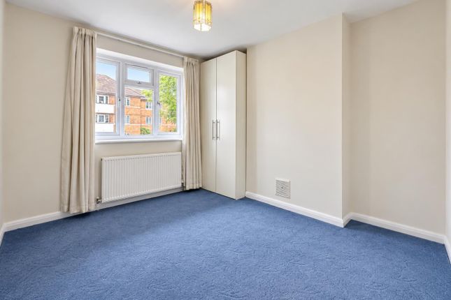 Flat 30, Wilton Court, Wilton Road, London photo 5