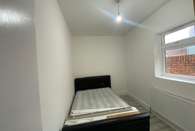 44a Villiers Road, Southall photo 3