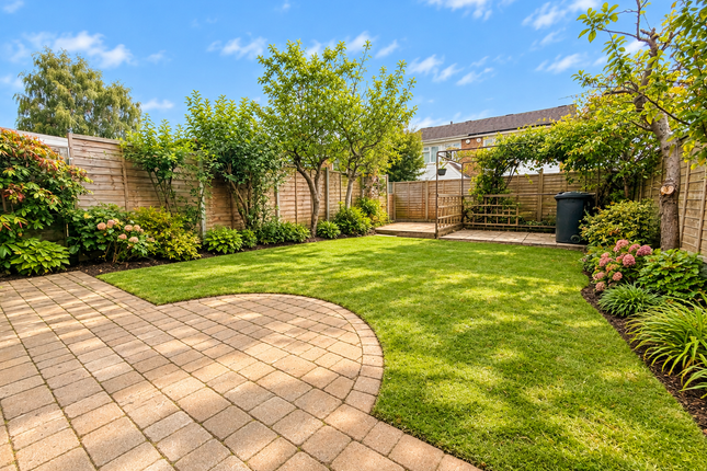 14, Champions Way, Hoddesdon photo 2