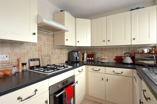 48 Hazebrouck Road, Faversham photo 3