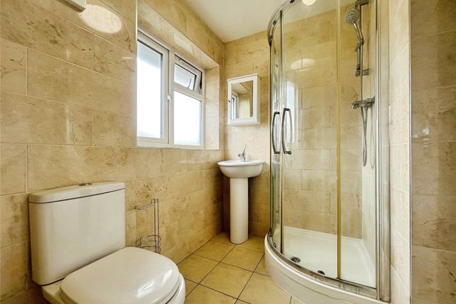 Room 4, 4, Kingsley Avenue, Egham photo 3
