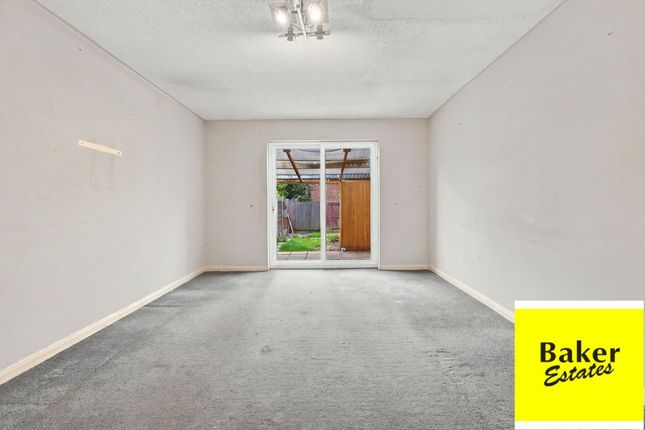 40, Laing Close, Ilford photo 4