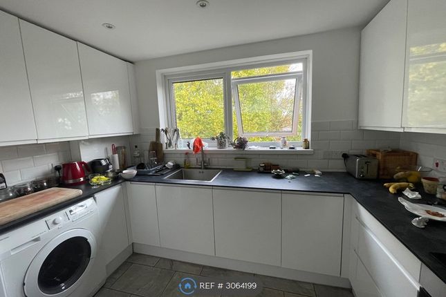 Flat, Highview Crouch Hill, London photo 4