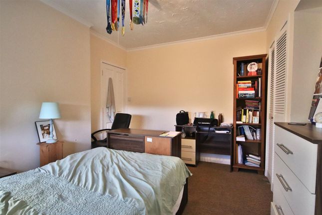 Room 5, 116 Penhill Road, Lancing photo 3